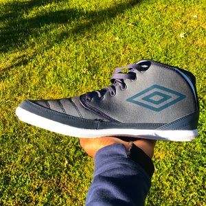 New umbro MID BLEEKER MENS SIZE 9.5
